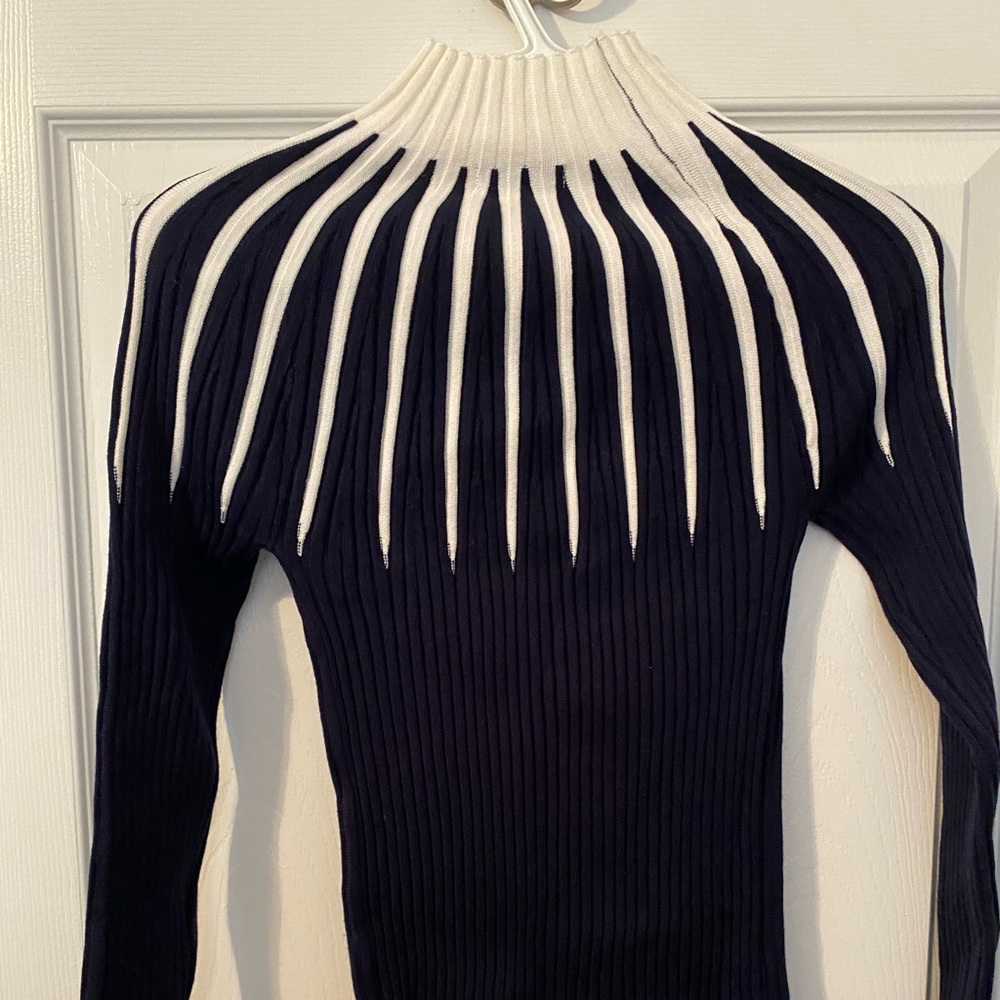 A grand new black and white sweater